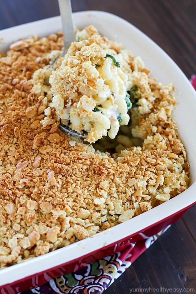 A flavorful Baked Macaroni and Cheese Casserole with bacon & kale and a crushed cracker topping. Comforting and delicious! #ad #ChoppedAtHome