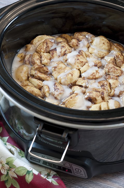 Crock Pot Cinnamon Roll Casserole - 15+ Fall Slow Cooker Recipes!