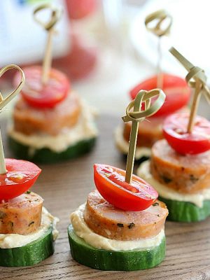 These little bite sized Sausage Cucumber Bites are low carb, low calorie and high in protein! A great after school snack idea! #AD