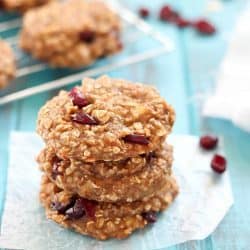 Healthy Banana Cookies (flourless & eggless!) These cookies are soft, moist and super healthy! A great post-workout snack or healthy dessert option. #truvia #ad