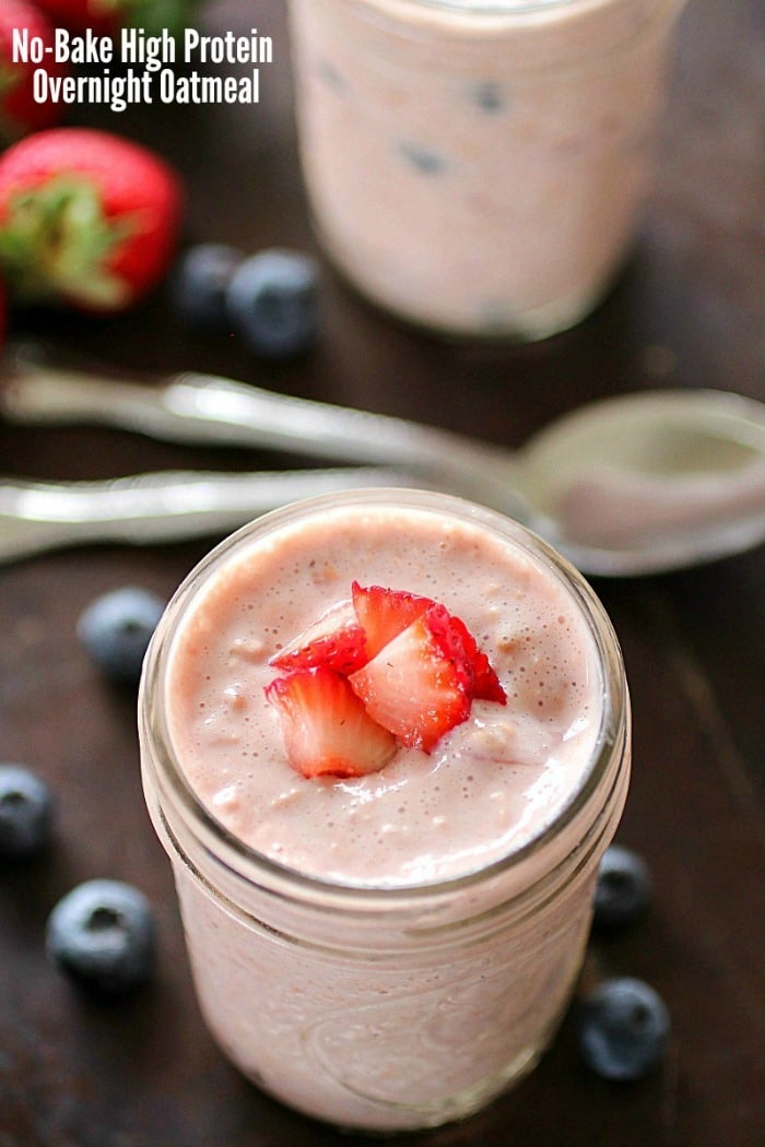 Overnight Oatmeal that's packed full of protein (13 grams), fiber (6 grams) and fruit. No-bake, with only 252 calories! Perfect breakfast to grab on the go! AD