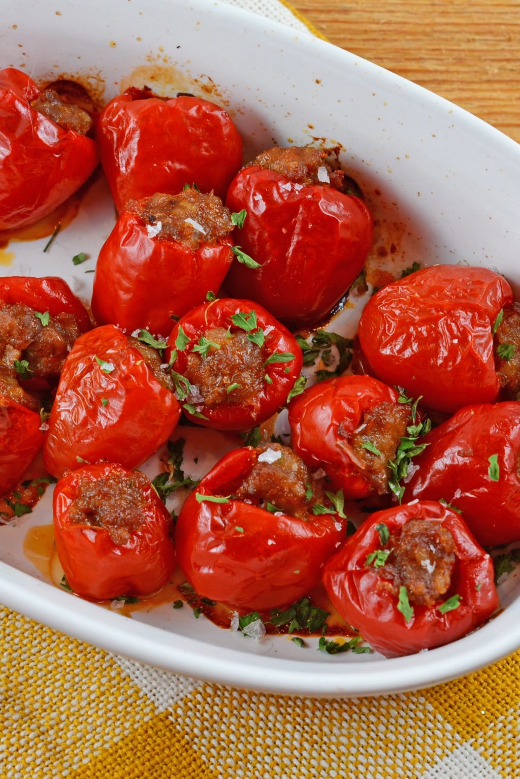 Sausage Stuffed Cherry Peppers - 15+ Game Day Snacks @ yummyhealthyeasy.com