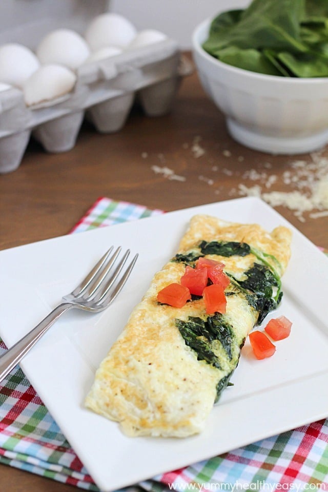 Easy Spinach & Egg White Omelette | an easy clean eating omelette that makes the perfect healthy breakfast! Easy Spinach & Egg White Omelette | an easy clean eating omelette that makes the perfect healthy breakfast!