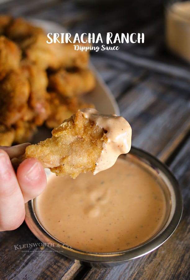 Sriracha Ranch Dipping Sauce - 15+ Game Day Snacks @ yummyhealthyeasy.com