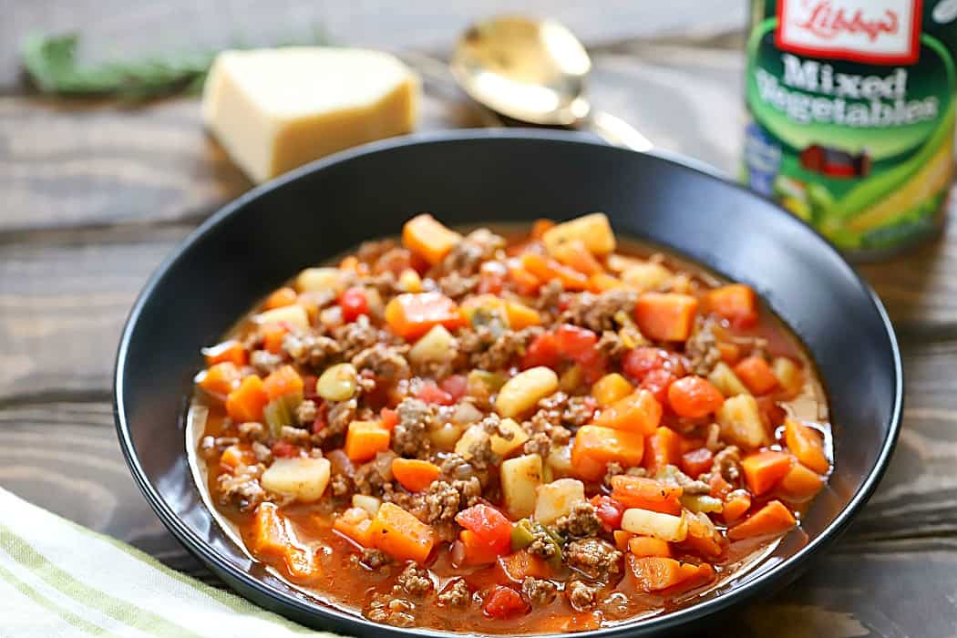 Need a quick and easy dinner recipe for tonight? Try this Easy Vegetable Beef Soup Recipe! It's packed full of flavor and light on ingredients! AD